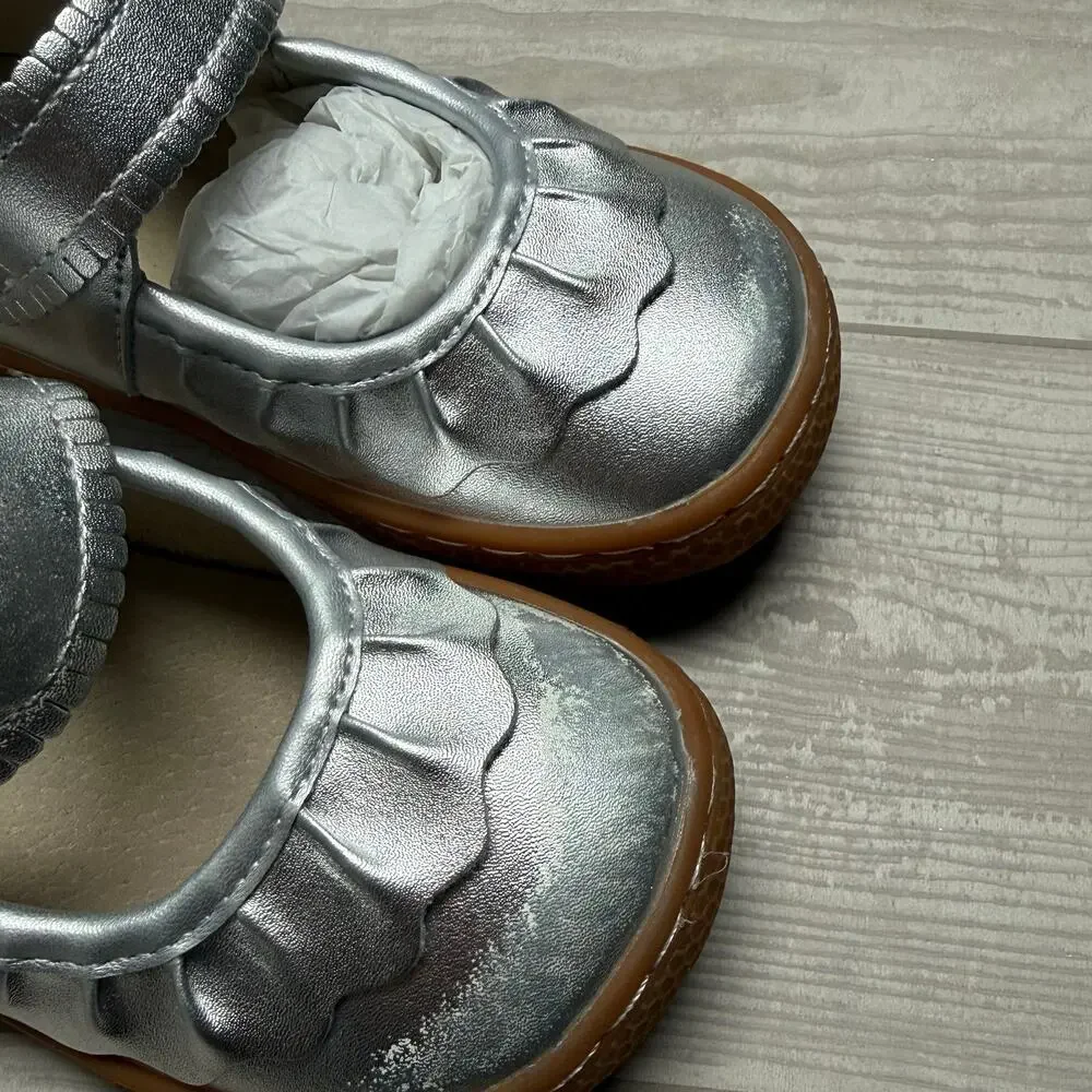 LIVIE AND LUCA Silver Ruffle Mary Jane’s Shoes SZ 9 Girls Shoes